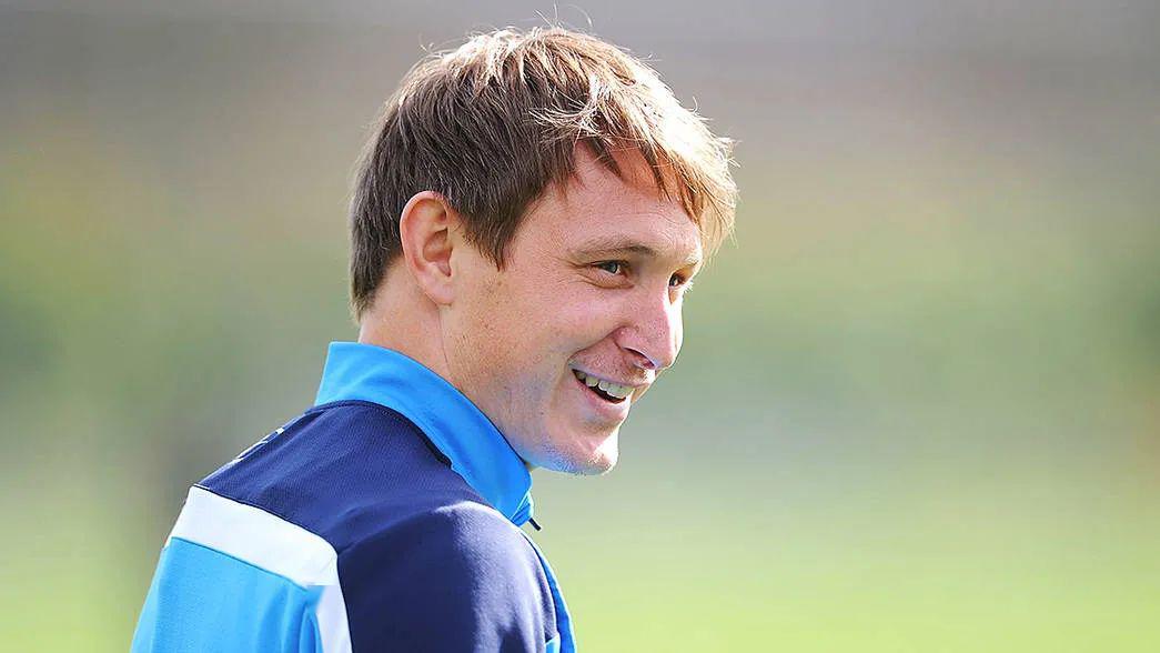 里程碑夜！费耶诺德绝杀压哨；足总杯清晨刷纪录；态度坚定；更衣室氛围转暖的简单介绍