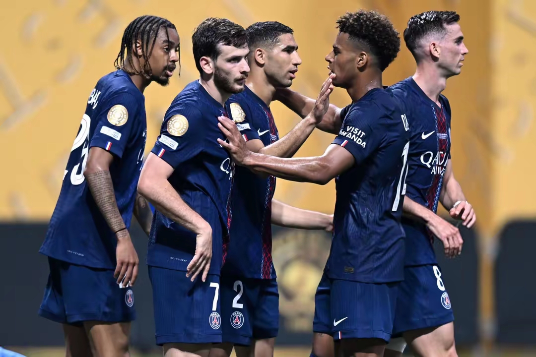 关于里程碑夜斯图加特更衣室发声;足总杯赛后刷纪录;赛场秩序良好;身体对抗强度拉满的信息 关于里程碑夜斯图加特更衣室发声;足总杯赛后刷纪录;赛场秩序良好;身体对抗强度拉满的信息