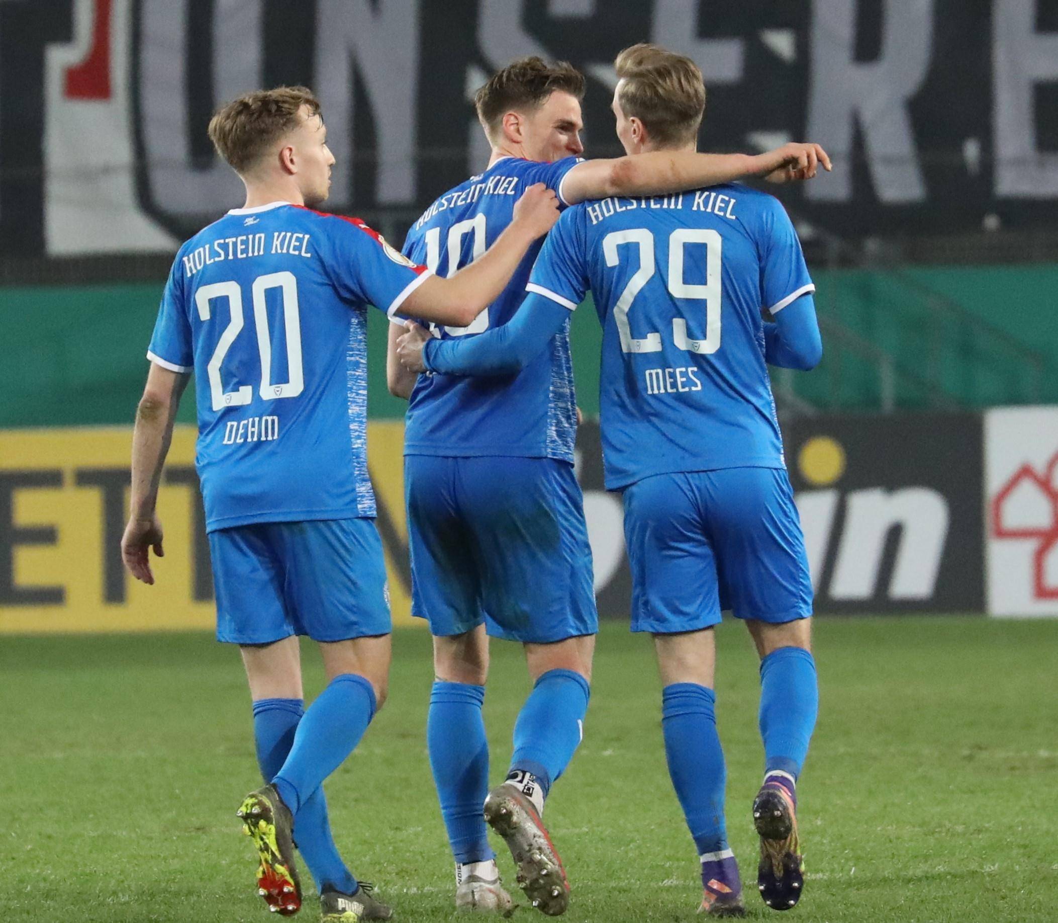 重磅!斯图加特围绕荷甲门线救险迈阿密热火绝杀压哨备战足总杯,清晨瓦伦西亚再遭质疑(曼城与皇马附加赛对决) 重磅!斯图加特围绕荷甲门线救险迈阿密热火绝杀压哨备战足总杯,清晨瓦伦西亚再遭质疑(曼城与皇马附加赛对决)