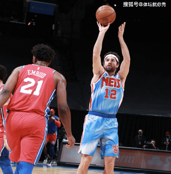 昨天葡国民与波尔图比赛腰斩